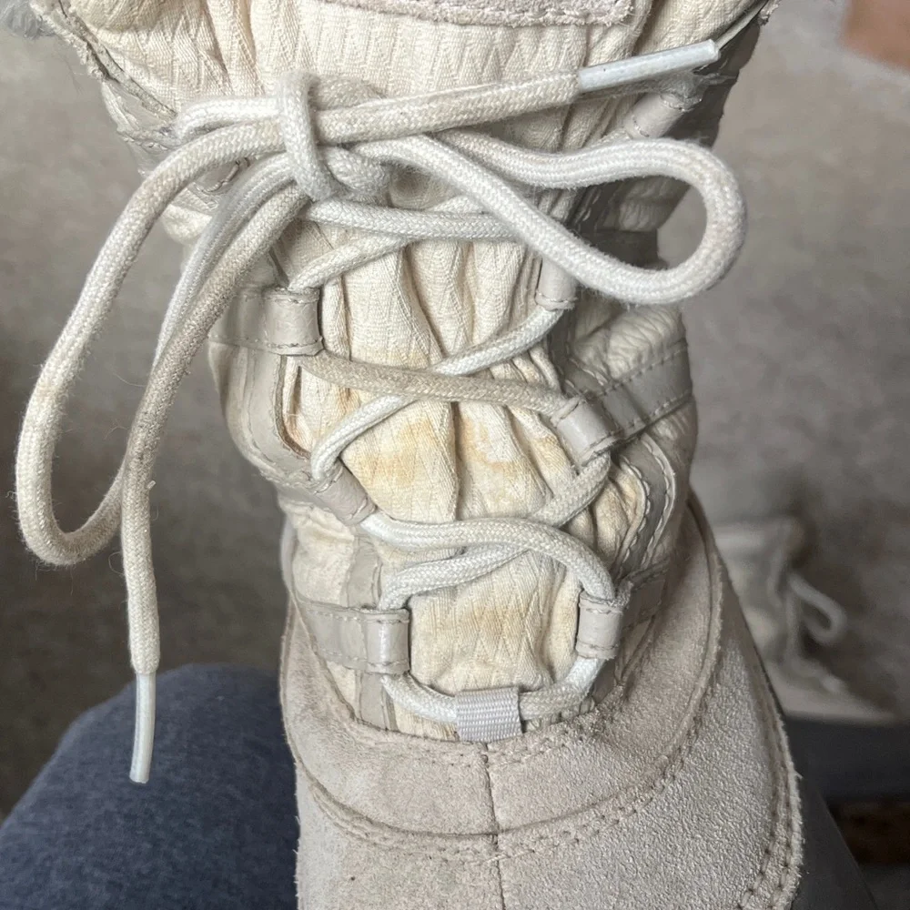 Columbia Women's Tan and Gray Winter Boots Sz 9